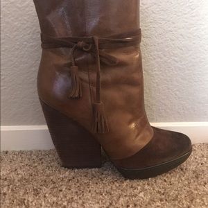 Hinge Booties